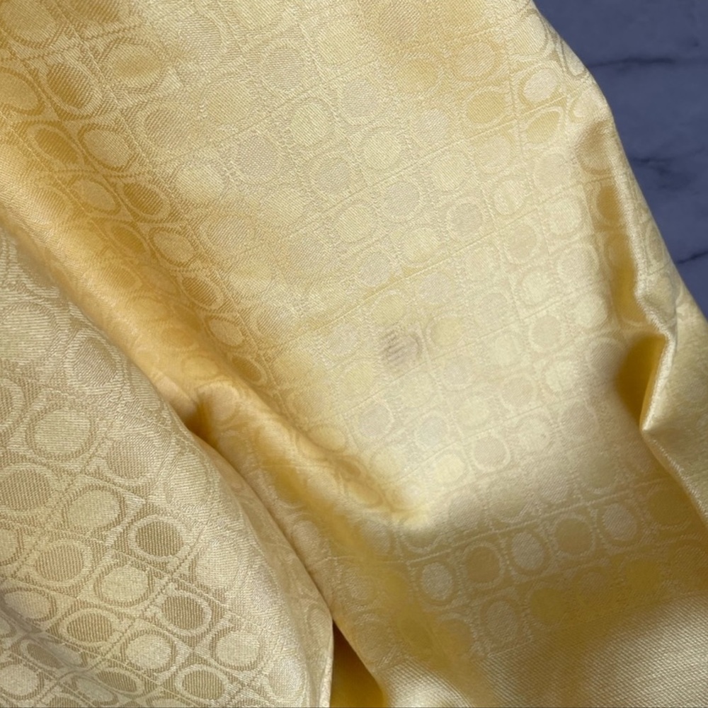 Salvatore Ferragamo shawl soft yellow color - Picture 6 of 8